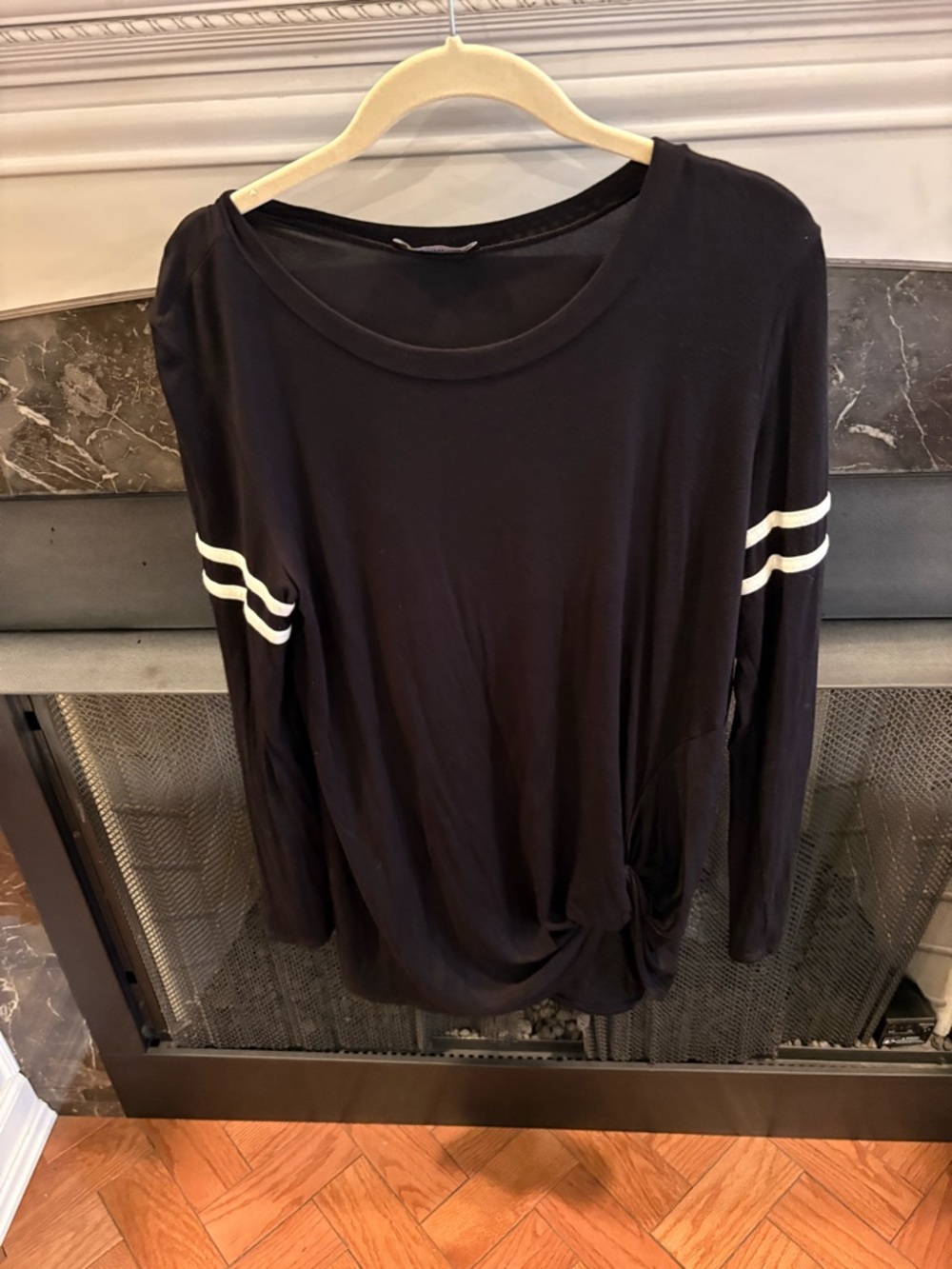 Black Long-Sleeve Knot Hem Top with White Sleeve Stripes